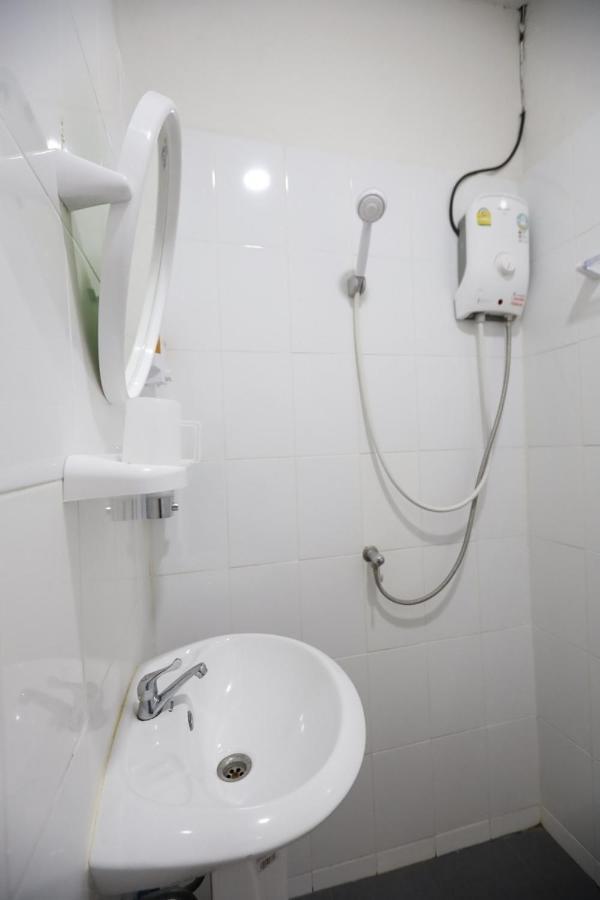 Banana Hostel Donmuang Бангкок Екстер'єр фото