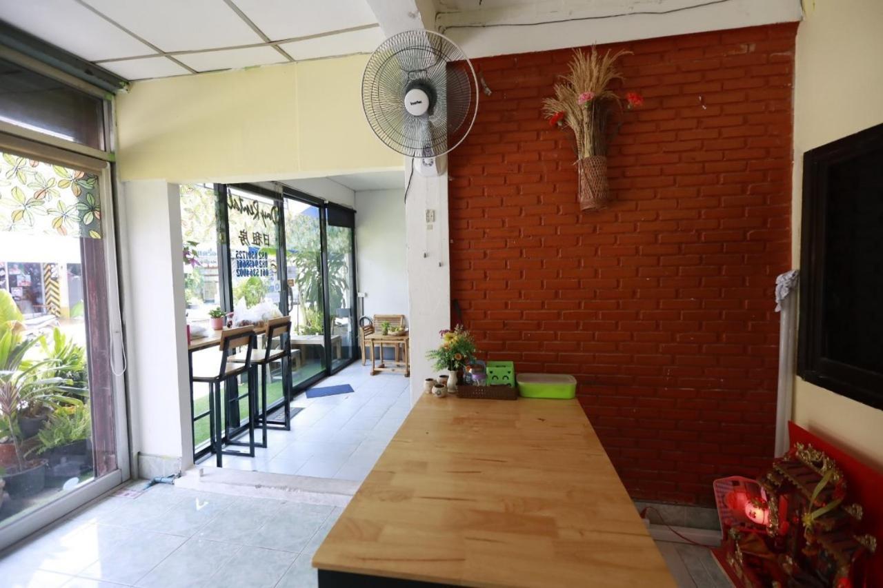 Banana Hostel Donmuang Бангкок Екстер'єр фото