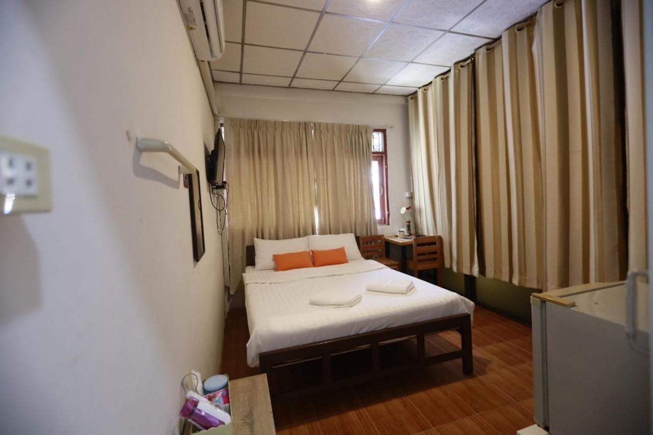 Banana Hostel Donmuang Бангкок Екстер'єр фото