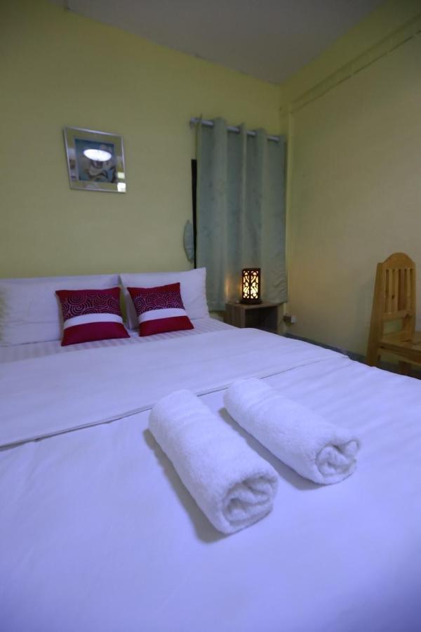 Banana Hostel Donmuang Бангкок Екстер'єр фото
