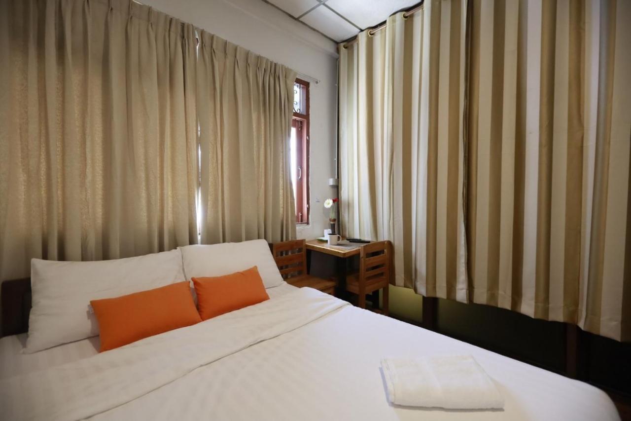 Banana Hostel Donmuang Бангкок Екстер'єр фото