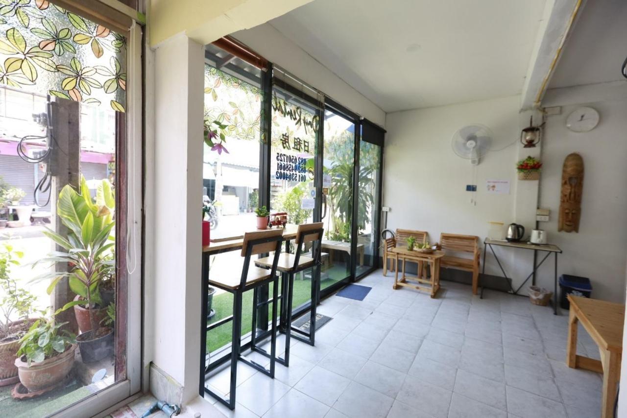 Banana Hostel Donmuang Бангкок Екстер'єр фото