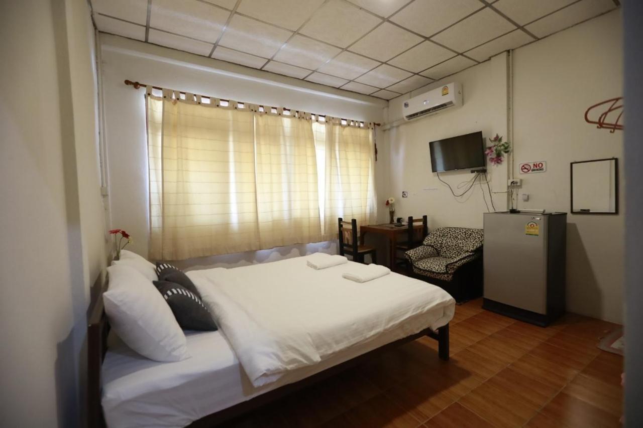 Banana Hostel Donmuang Бангкок Екстер'єр фото