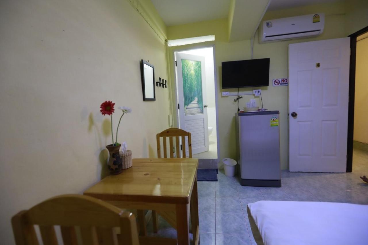 Banana Hostel Donmuang Бангкок Екстер'єр фото