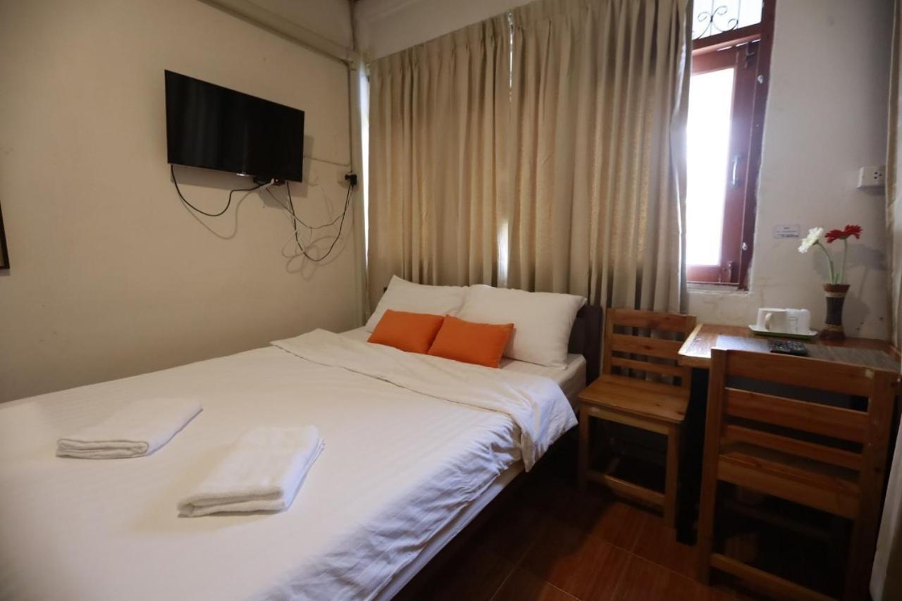 Banana Hostel Donmuang Бангкок Екстер'єр фото